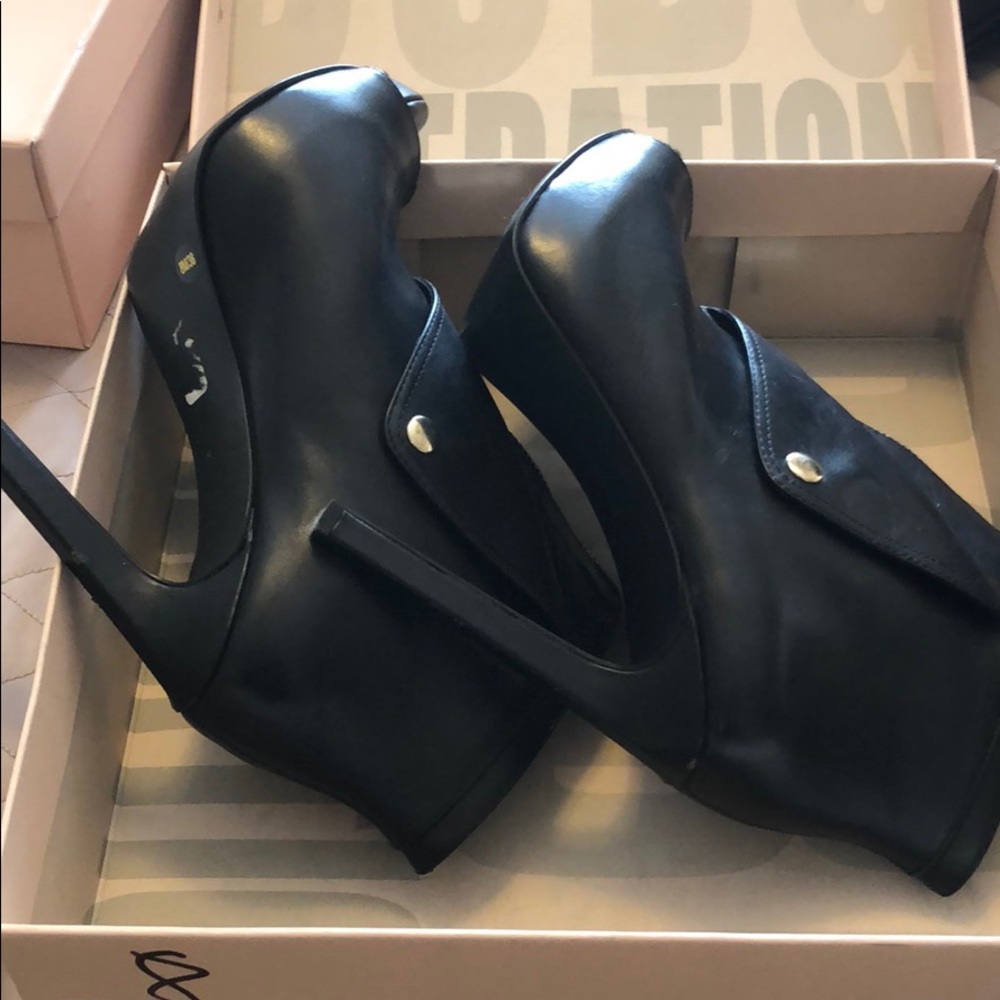 BCBG Black Lantern Booties - Picture 4 of 8